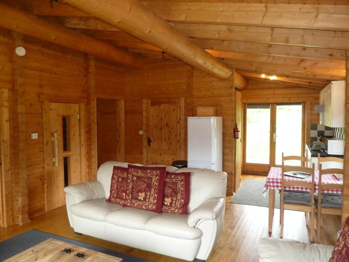 Glenbeag Mountain Lodges Spittal of Glenshee Ngoại thất bức ảnh