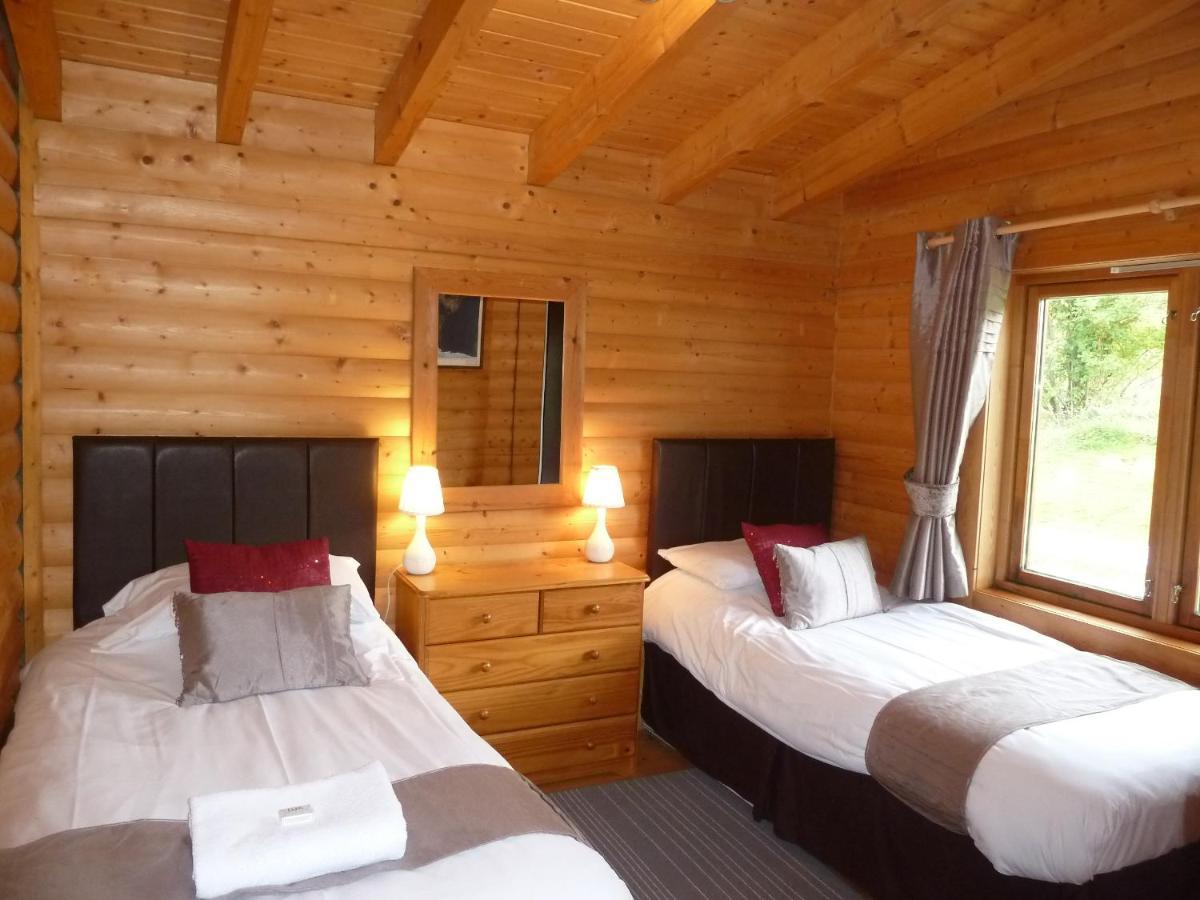 Glenbeag Mountain Lodges Spittal of Glenshee Ngoại thất bức ảnh