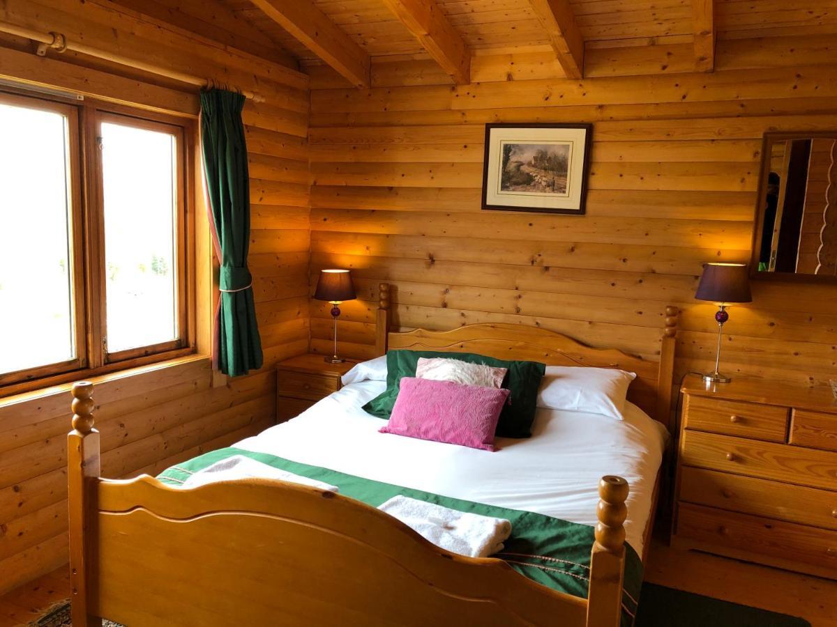 Glenbeag Mountain Lodges Spittal of Glenshee Ngoại thất bức ảnh